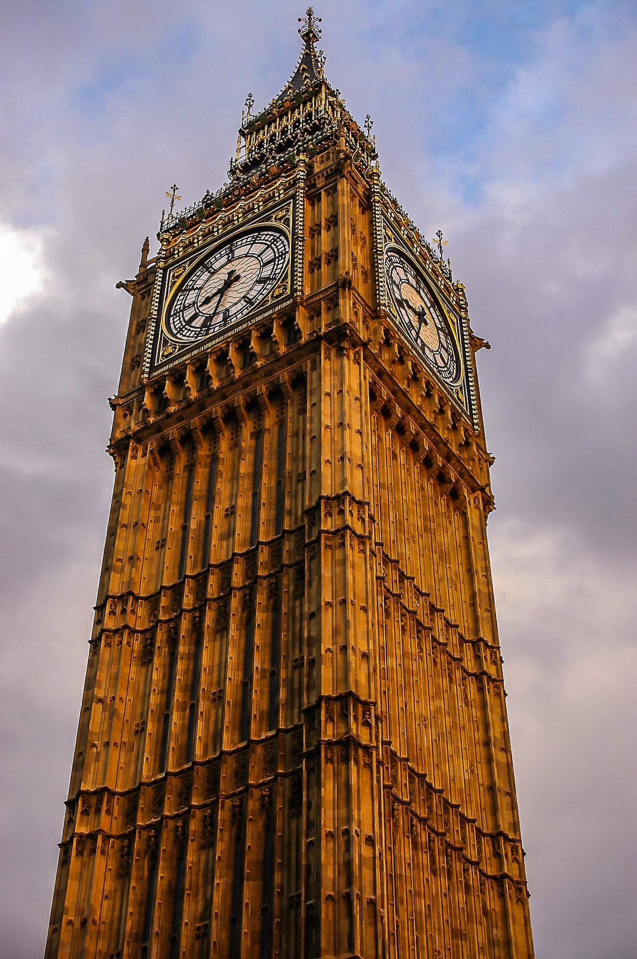 British businesses must invest in multiple language websites if they want to ride the wave of non-English searches