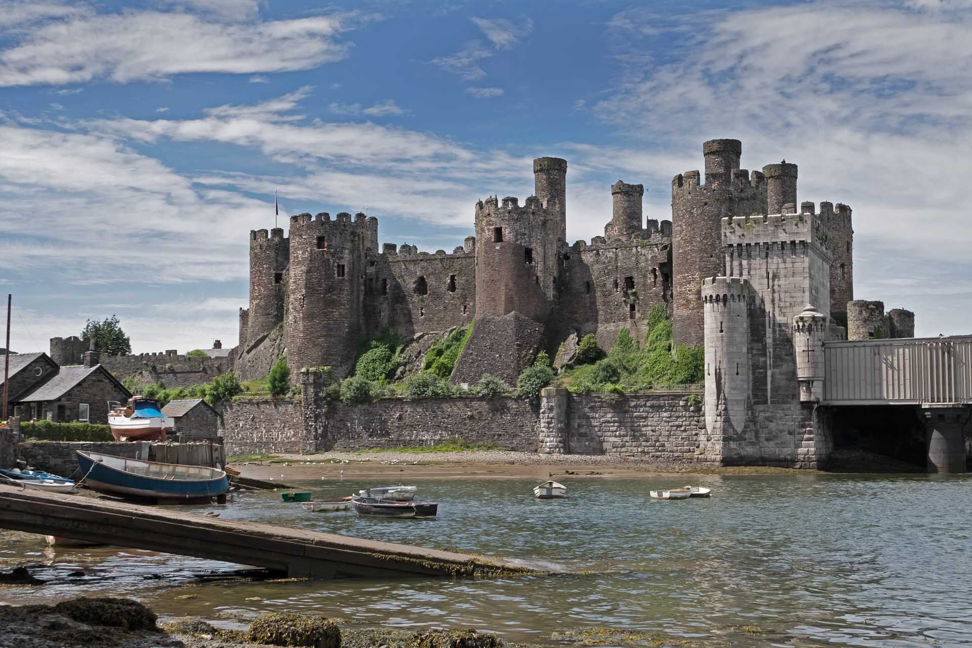 Navigating the Maze: Devolution and Constitutional Ambiguities in Welsh Politics