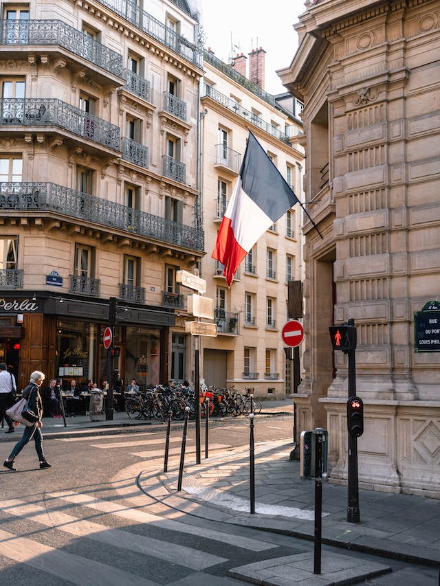 Navigating Transportation in France: The Role of Taxis in Ensuring Safe Transfers