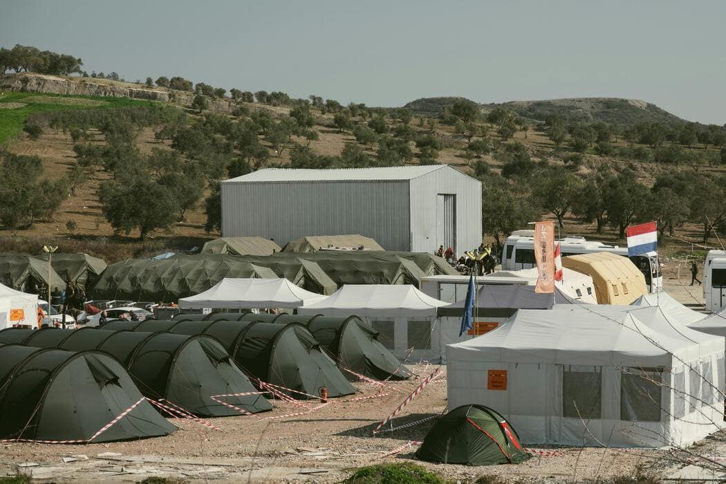 Las Fronteras se Cierran Mientras las Historias Humanas las Cruzan Todas