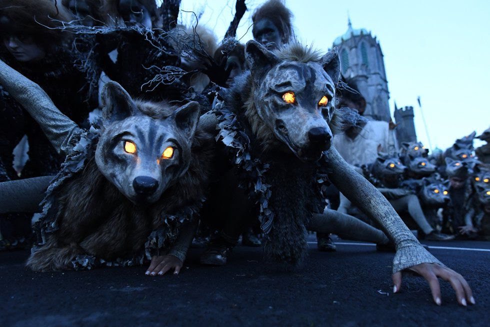 Eight short horror stories to enjoy a scary Halloween at home under the blankets